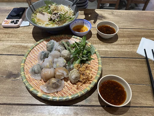 Bánh Cuốn Thịt Nướng